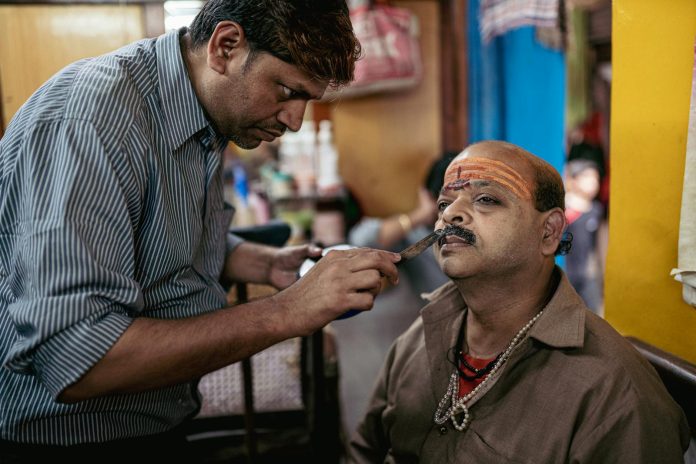 दमोह में दलित दूल्हे को घोड़ी से गिराकर मारा-पीटा, बारात में भगदड़, पुलिस ने लिया एक्शन, जानिए पूरा सच!