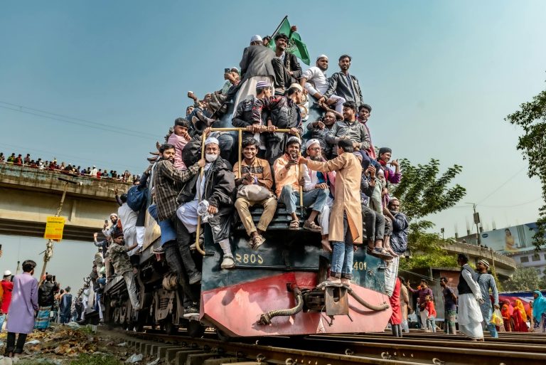 गुजरात से बंगाल तक BJP के 'वोट ट्रांसपोर्ट' का खुलासा! TMC ने EC में लगाई आरोपों की बाढ़, क्या चुनाव में हेराफेरी का खेल चल रहा है? | India News