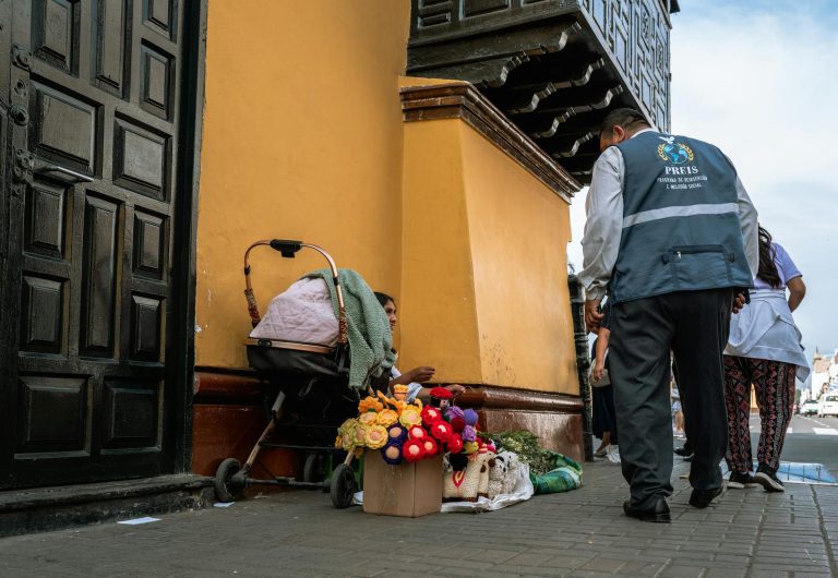 पेरू के चुनाव प्रमुख का इस्तीफा: मतगणना में गड़बड़ी और जनता का गुस्सा, क्या लोकतंत्र खतरे में? | Elections Crisis 2026