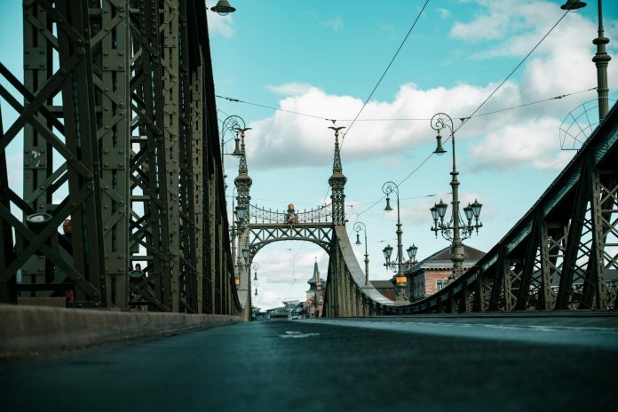 हंगरी का ऐतिहासिक चुनाव: क्या ऑर्बन की सत्ता का अंत होगा या फिर यूरोप में तानाशाही का उदय? इतिहास बदलने वाला है!