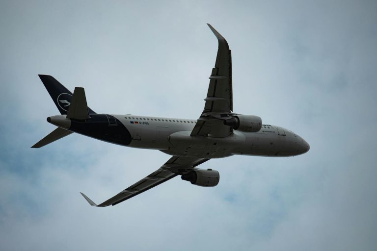 लुफ्थांसा केबिन क्रू ने हड़ताल शुरू की