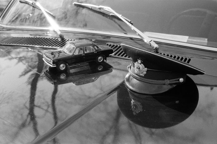 रूस में 'गे प्रोपेगैंडा' के नाम पर प्रकाशक Eksmo पर पुलिसिया कार्रवाई, CEO सहित स्टाफ गिरफ्तार! जानिए पूरा सच