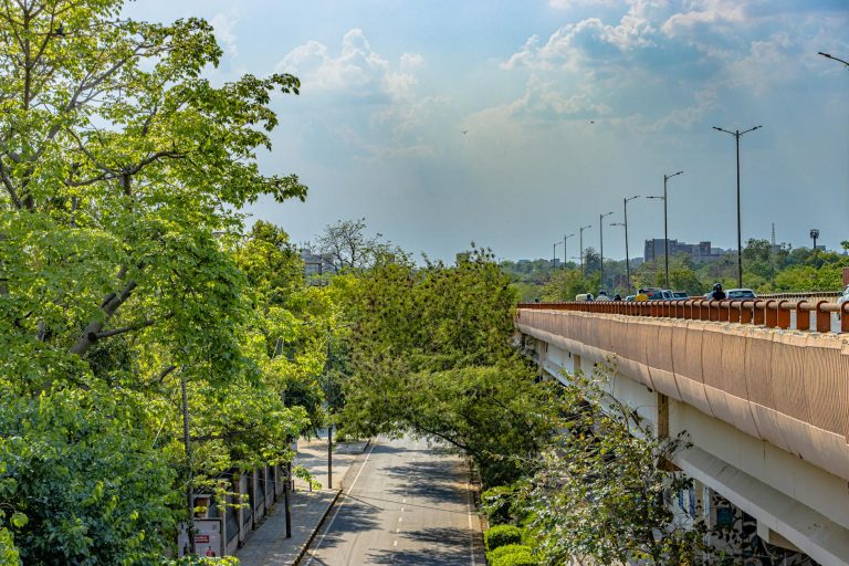 दिल्ली-NCR में 35 डिग्री तक पारा, क्या आज भी होगी बारिश, जानें मौसम का हाल