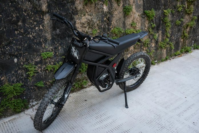 इलेक्ट्रिक साइकिल क्रांति: अब लकड़ी से भी चलेगी चार्जेबल बाइक, जानिए कीमत और खासियतें! धांसू रेंज, फटाफट चार्ज!