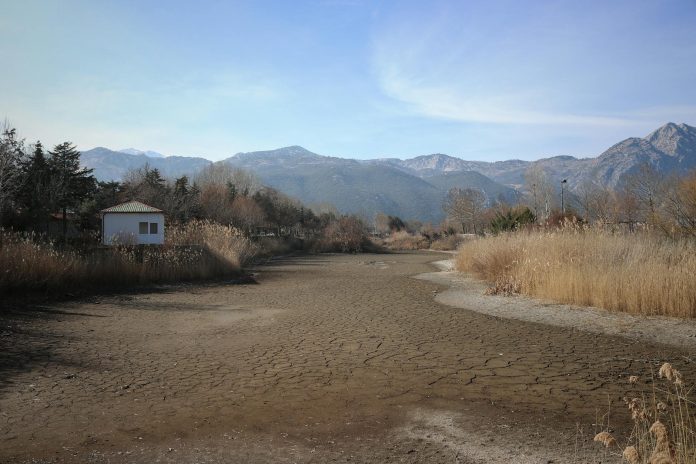 बहते-बहते अचानक गायब हो जाती है ये नदी... जमीन में जमा जाता है पानी! - mysterious rivers disappear underground okavango mojave trebisnjica rttw