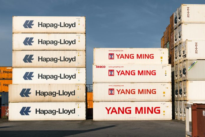 ईरान के गनबोट ने ओमान तट पर मालवाहक जहाज़ पर गोलियां बरसाई! अमेरिका-इज़राइल बनाम ईरान युद्ध की आग भड़की! क्या तीसरा विश्व युद्ध शुरू हो गया है?