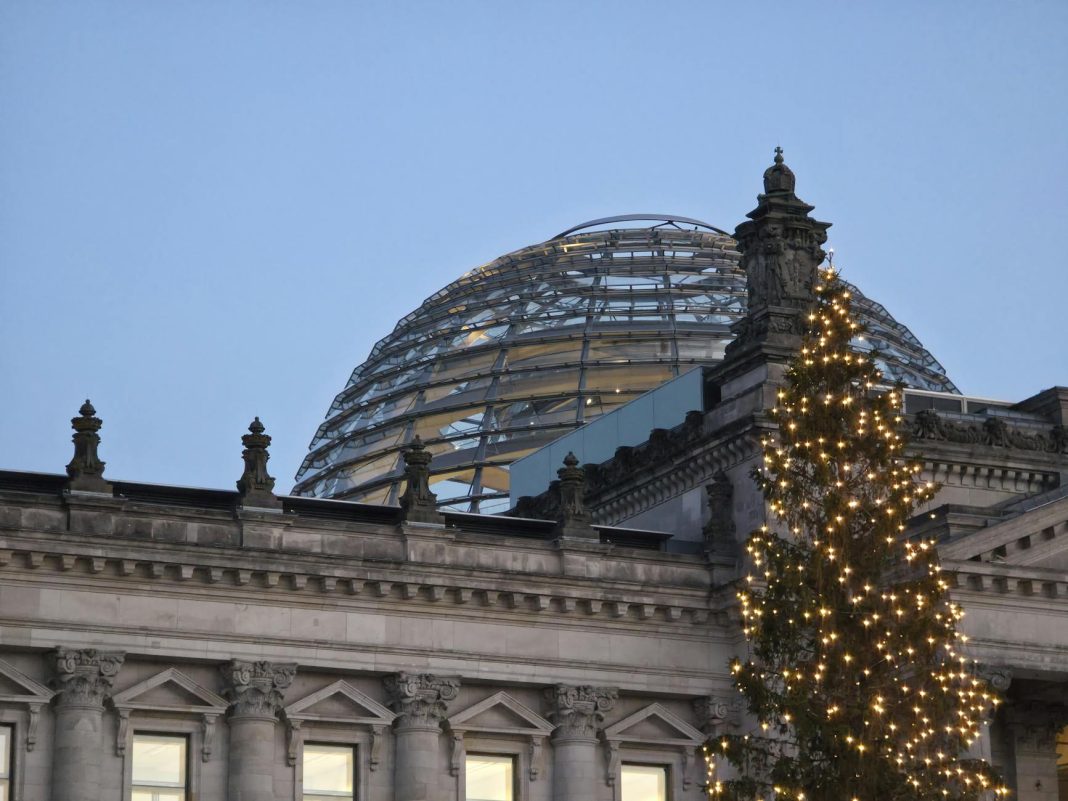 जर्मनी में स्वास्थ्य सेवाओं में कटौती: अरबों की कटौती की घोषणा, क्या आम आदमी पर पड़ेगा असर?